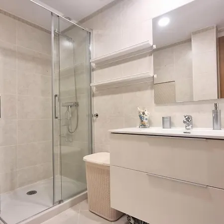 Centro Cerca Playa Y Garaje - Rompeolas 라네스